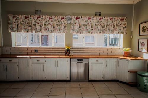 Mopama Manor Mopama Manor