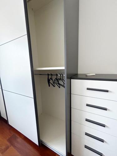 Orange apartment 4