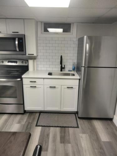 Attractive Lower Level Guest Suite with Private Entrance in 惠廷斯維爾