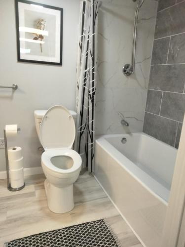 Attractive Lower Level Guest Suite with Private Entrance - Oxford, MA