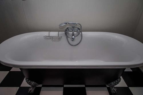 Mopama Manor Mopama Manor