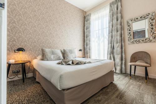 Standard Double Room with Garden View image 4