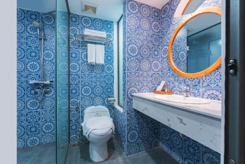 room detail thumbnail 2