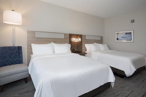 2 queen beds