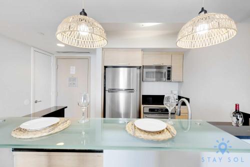 Beachfront Resort - Pool - Ocean View Balcony- Gym in Miami Beach, USA