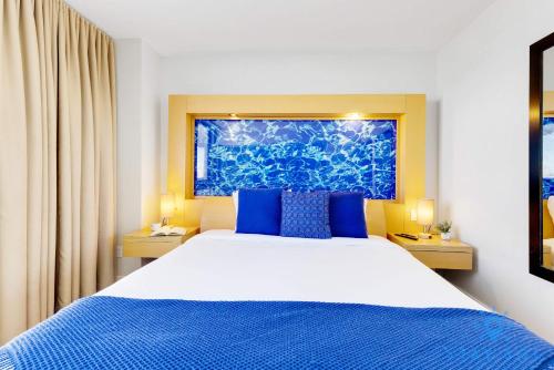 Beachfront Resort - Pool - Ocean View Balcony- Gym in Miami Beach, USA