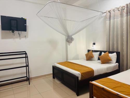 Triple Room with Balcony image 5