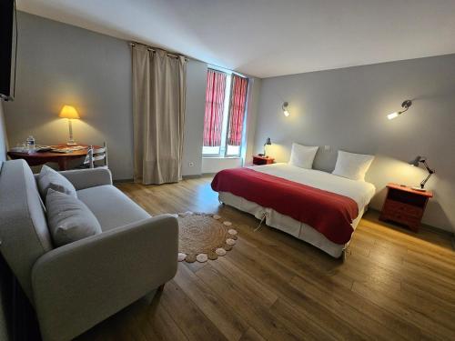 Logis Hotel Restaurant Relais de la Mothe in Yzeures Sur Creuse