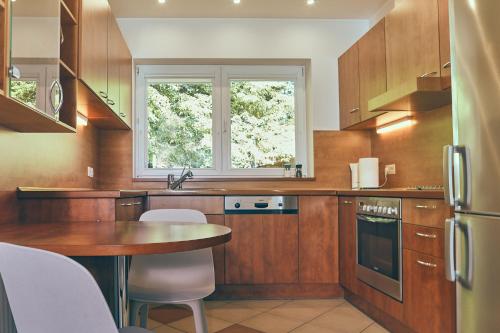 кухня, COZYWOOD Domki wypoczynkowe z balią i sauną na Kaszubach (COZYWOOD Domki wypoczynkowe z balia i sauna na Kaszubach) in Помлєво