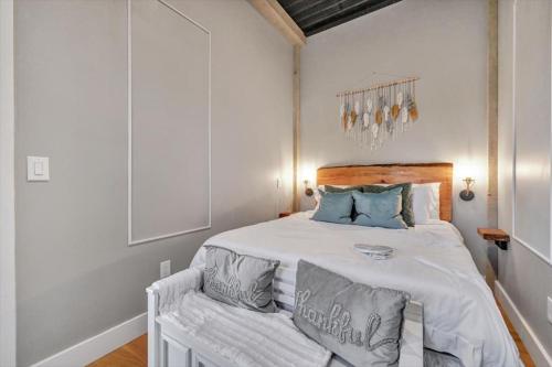 Paceful & Stylish Rural Retreat detail