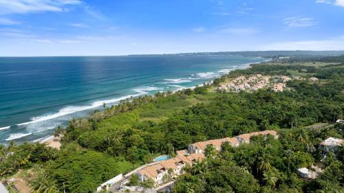 Townhome withRooftop Terrace at Landing View 303