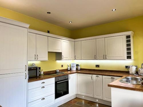 Berwick - Norham - 3 Bedrooms 2 Bathrooms - Stunning Walks and Views - Dog Friendly - Balcony - Log Fire - Private Garden - Off Street Parking - Quiet Rural Location - Fast Wifi, Berwick-upon-Tweed (zdjęcie 6)