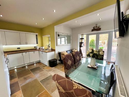 Berwick - Norham - 3 Bedrooms 2 Bathrooms - Stunning Walks and Views - Dog Friendly - Balcony - Log Fire - Private Garden - Off Street Parking - Quiet Rural Location - Fast Wifi, Berwick-upon-Tweed (zdjęcie 4)