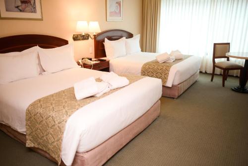 2 double beds