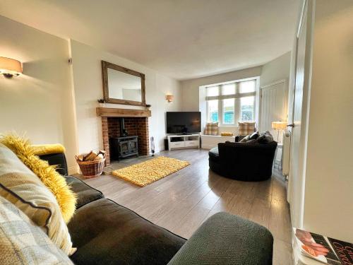 Berwick - Norham - 3 Bedrooms 2 Bathrooms - Stunning Walks and Views - Dog Friendly - Balcony - Log Fire - Private Garden - Off Street Parking - Quiet Rural Location - Fast Wifi, Berwick-upon-Tweed (zdjęcie 2)