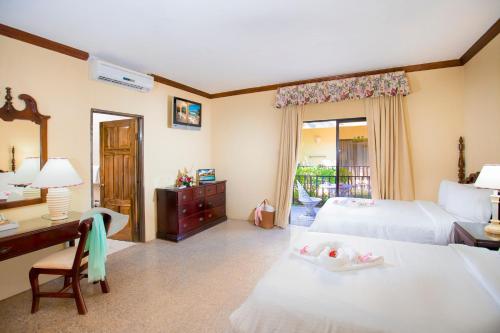 Double or twin room, garden view