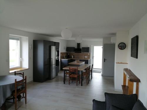 Meublé Climatisé 75 M2 gîte à louer Névy-lès-Dole