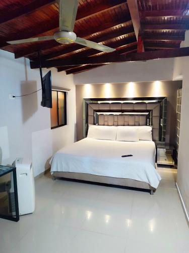 3 BDRM Penthouse with Rooftop Pool And Jacuzzi At Poblado, Medellín (foto 2)