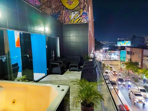 3 BDRM Penthouse with Rooftop Pool And Jacuzzi At Poblado, Medellín (foto 3)