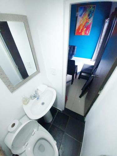 3 BDRM Penthouse with Rooftop Pool And Jacuzzi At Poblado, Medellín (foto 8)