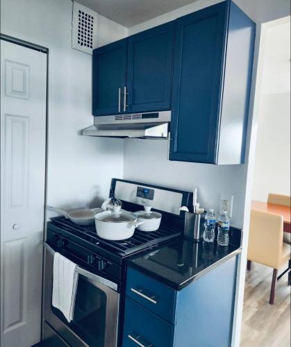 廚房, Modern 2bed 2 bath heart of Townson suite in 陶森