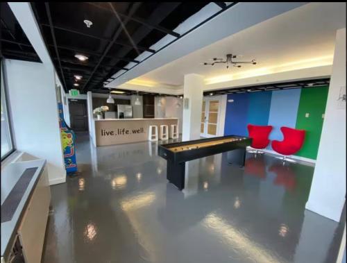 共用Lounge/電視區, Modern 2bed 2 bath heart of Townson suite in 陶森