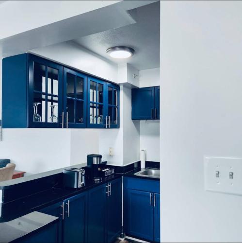 廚房, Modern 2bed 2 bath heart of Townson suite in 陶森