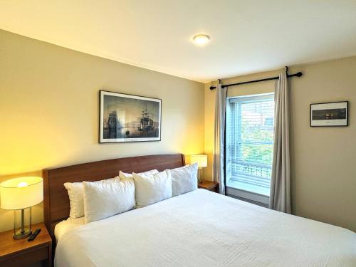 One-Bedroom Suite image 10