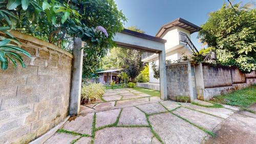 Three-Bedroom House image 9