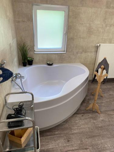 حمام, Ferienwohnung Eschbach Hof 2 am Nürburgring (Ferienwohnung Eschbach Hof 2 am Nurburgring) in Herresbach