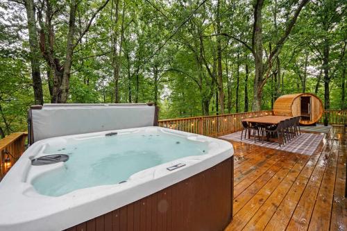 Smokies 6 BR Cabin Sauna Hot Tub Movie Theatre