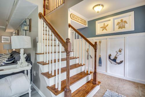 Less Than 1 Mi to Waveland Beach Spacious Family Home