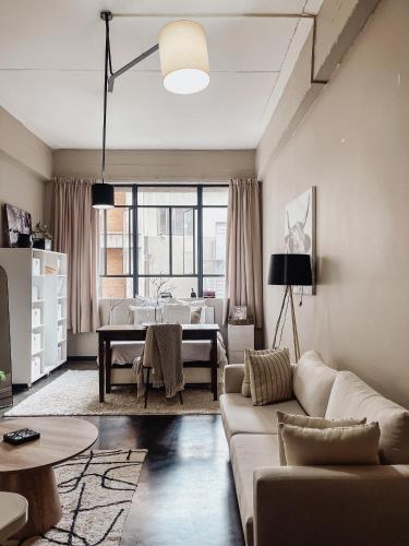 Solo or couples studio in the heart of Maboneng