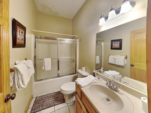 Mountain Flower 4 Bedrooms Hot Tub Pool Sleeps 12 - image 9