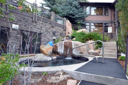 Aspenwood Studio with Loft- J12 - image 12