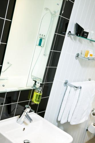 The Crown Hotel - image 4