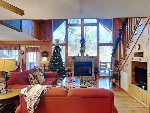 Mountain Mist 2 Bedrooms Sleeps 6 Pool Table Pet Friendly Indoor Pool - main image