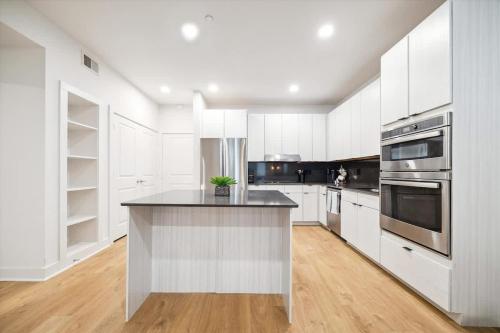 UBP - Montrose Modern Haven 1-bed apt 5-mins from Downtown, Houston (photo 3)