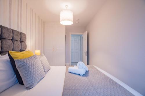 Two-Bedroom Apartment with Water View image 10