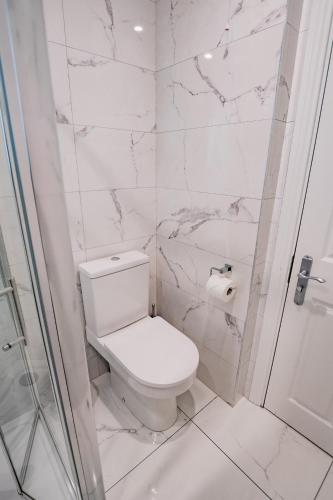 Two-Bedroom Apartment with Water View image 7
