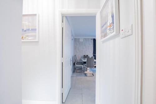 Two-Bedroom Apartment with Water View image 6