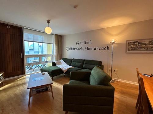 Traditional City Apt - free parking - image 2