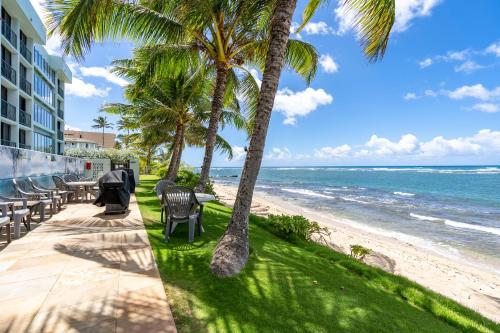Sunset Shores - Waialua Oceanfront Retreat in Mokuleia (HI)