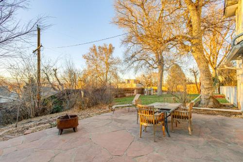 Spacious Home with Fenced Yard 6 Mi to Dtwn Denver! in 恩格爾活