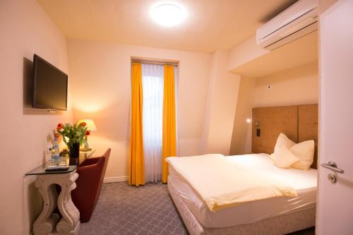 Standard Single Room image 2