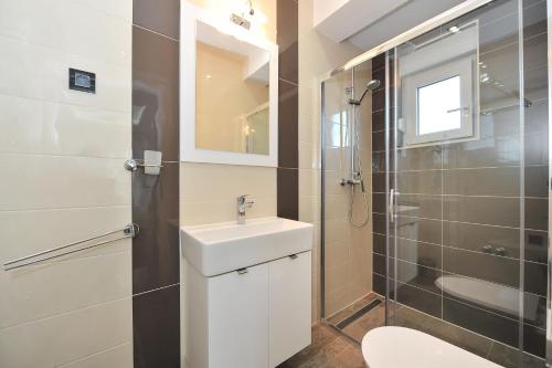 Three-Bedroom Holiday Home  image 10