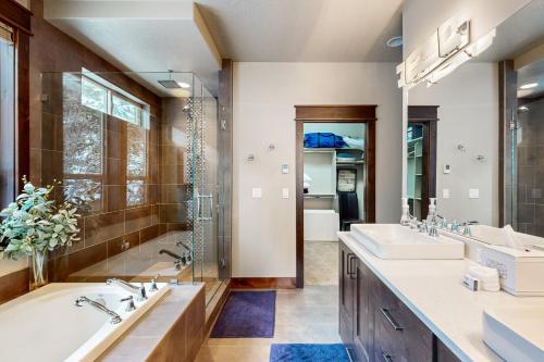 Peaceful Peaks Hideout