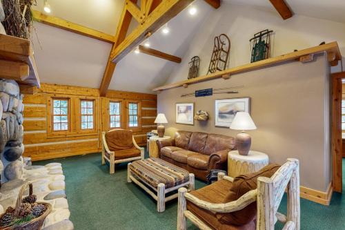 Peaceful Peaks Hideout