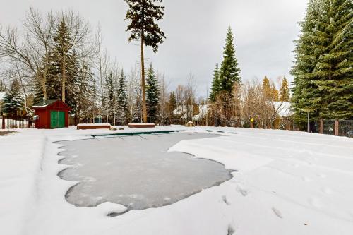 Peaceful Peaks Hideout