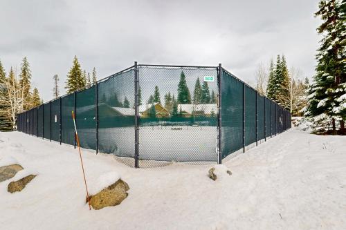 Peaceful Peaks Hideout